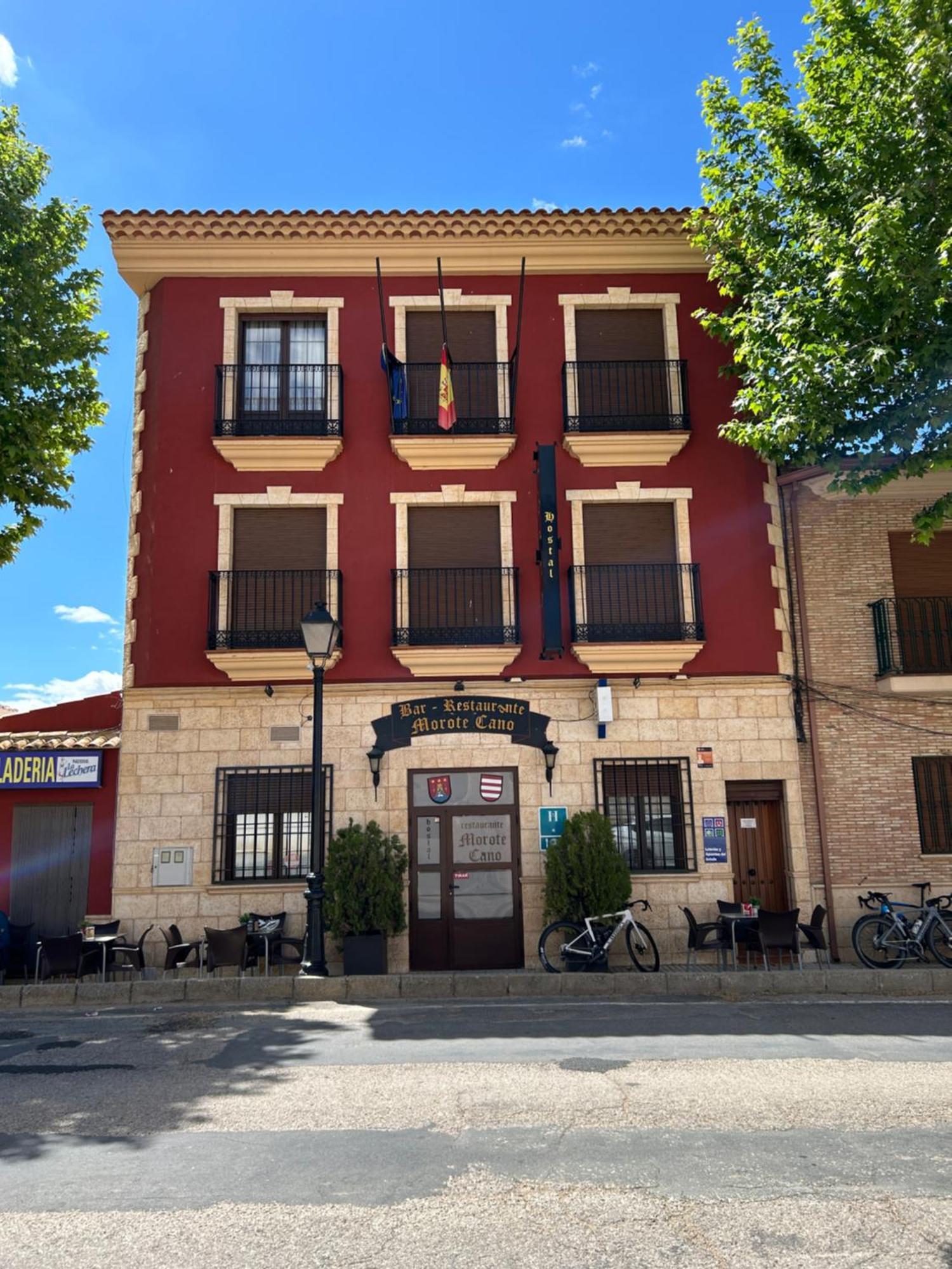 Hostal Restaurante Morote Cano Lezuza Exterior photo